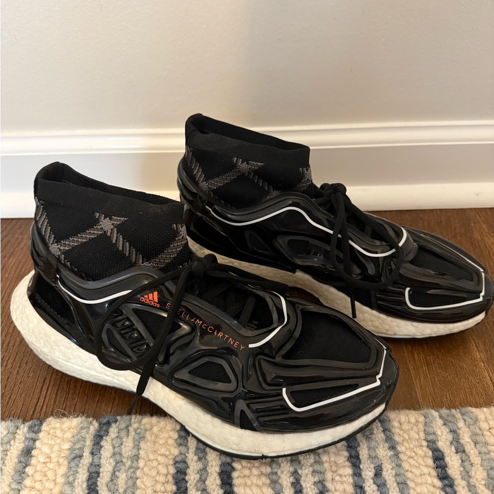Very gently used adidas by Stella McCartney UltraBoost Size 7-1/2 No Box - Picture 4 of 7
